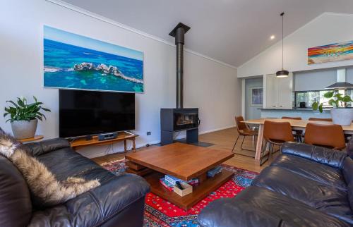 Yallingup House | Gum Nuts - New House, family friendly & big groups