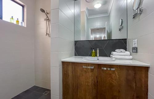 Yallingup House | Gum Nuts - New House, family friendly & big groups