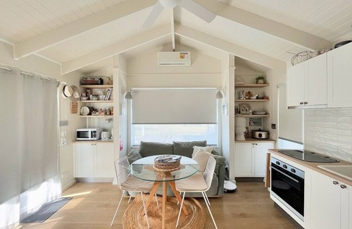 Seaton Cabin | Gumnut Cottage Gippsland | Mountain View · Tiny Eco Stay | Mountain Views Firepl