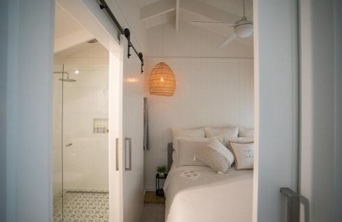 Seaton Villa | Gumnut Cottage Gippsland - Tiny Eco Stay - King Bed, Mountain Views, Fireplace