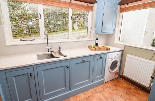 Elterwater Cottage | GUNPOWDER COTTAGE, pet friendly, with open fire in Elterwater