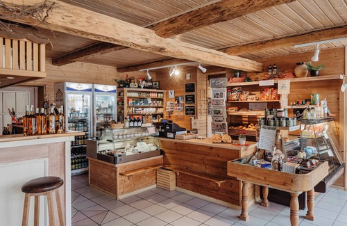 Bad Birnbach Apartment | "Gutshof-Suite" mit Balkon | Stilvoll eingerichtetes Appartement