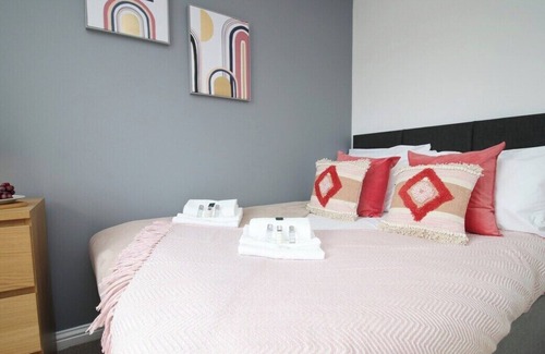 Newport House | Gwent View by Tŷ SA