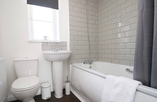 Newport House | Gwent View by Tŷ SA