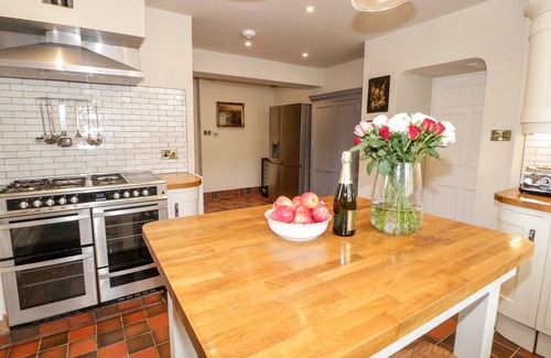 Henryd Cottage | Gwern Borter Manor