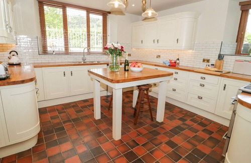 Henryd Cottage | Gwern Borter Manor