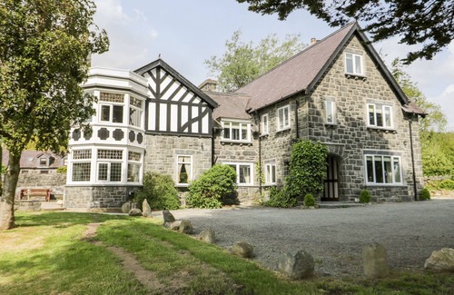 Henryd Cottage | Gwern Borter Manor
