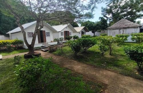 Sambava Apartment | Hôtel-bungalows La Pirogue