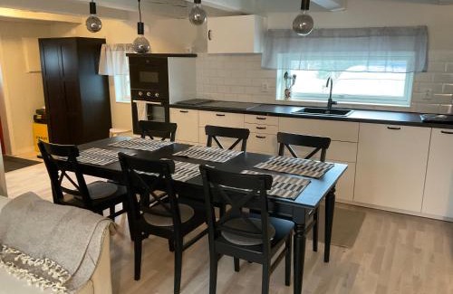 Vibble Apartment | Högklint Rövar Liljas Apartment