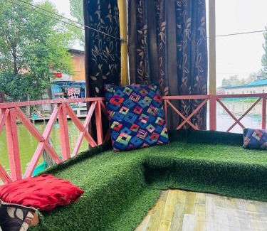 Dal Lake Boat Rental | H.B Rocket paradise