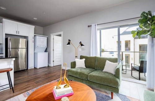 Asian District Condo | H2/H4/H6 Spacious & Urban Modern Condo - 3 units!