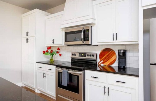 Asian District Condo | H2/H4/H6 Spacious & Urban Modern Condo - 3 units!