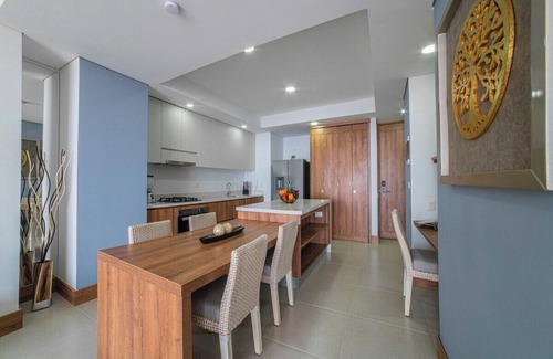 Granada Apartment | H704 - Amazing City Views With Pool & Parking