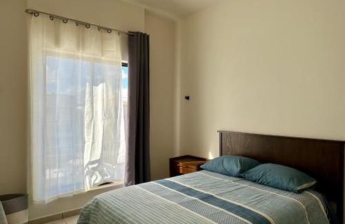 Queretaro House | Habitación con baño privado, frente al Conin