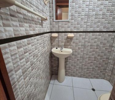 Talara House | Habitación individual con baño privado en Talara centro