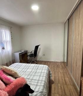 Tunuyan House | Habitación privada con cama matrimonial, baño y salida al jardín