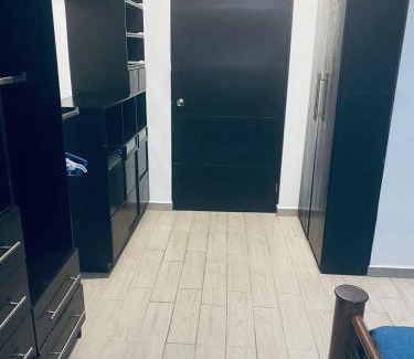 Monterrey House | Habitacion con baño privado