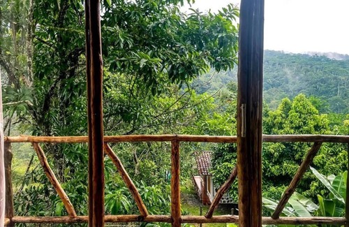 Mocoa Cottage | Habitacion Deluxe con Balcón y Vista a la Montaña en Mocoa