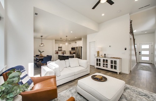 West Valley House | #HabitueHomes - Crossroads Retreat - Hot Tub!