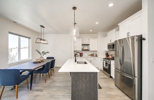 West Valley House | #HabitueHomes - Crossroads Retreat - Hot Tub!