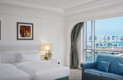 Sheikh Zayed Road Resort | Habtoor Grand Resort Tower Junior Suite