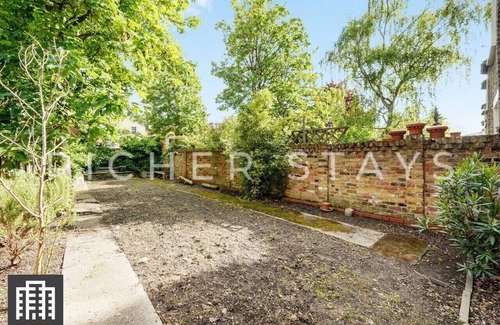 Clapton House | Hackney Guest Rooms | Spacious Double (RM4)