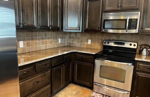 Hahira House | Hahira 3-Bedroom Home near Wild Adventures, Sleeps 12