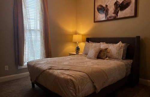 Hahira House | Hahira 3-Bedroom Home near Wild Adventures, Sleeps 12