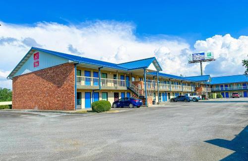 Hahira Hotel | Hahira Inn By OYO near Valdosta