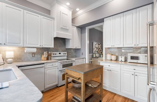 Haile Plantation House | Haile Hideaway | 3 Beds w/Crib + Hot Tub Near UF