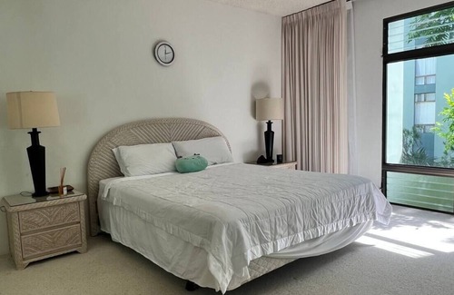 Waialae Iki Condo | Hale Beach~Beachfront