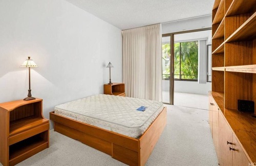 Waialae Iki Condo | Hale Beach~Beachfront