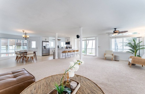 Punaluu House | Hale Kahakai - Oceanfront Retreat - Direct Beach Access - 90 Day Rental