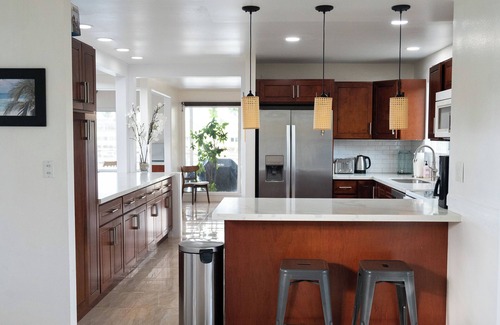 Portlock House | Hale Kai Lily - Waterfront Hawaiian Getaway 10% discount for November 2025