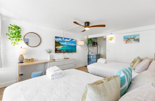 Waikiki Apartment | Hale Nalu Waikīkī Studios Ocean View King Size Bed