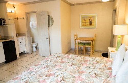 Holmes Beach Hotel | Haley's at Anna Maria Island Inn