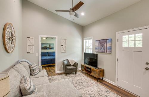 Franklin House | half Mi to Kentucky Downs Franklin Home with Patio!