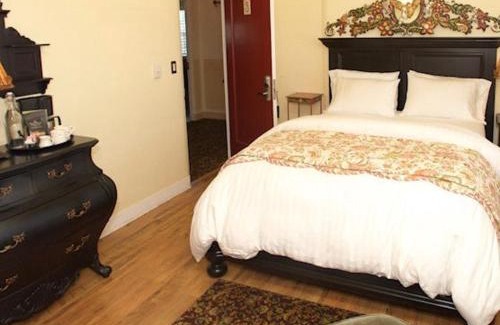 Half Moon Bay Hotel | Half Moon Bay Inn - Main Street Downtown