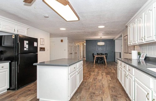 Ashley Oaks House | Halls Rancher on 3 Private Acres