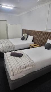 Parkes Hotel | Hamilton Henry Parkes Motor Inn