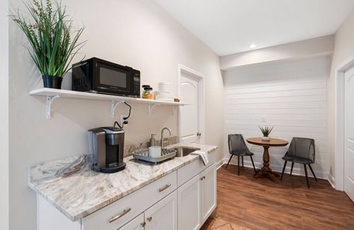 Saint Elmo House | Hamilton Hideaway- Pool, Creek View w/Scenic Deck