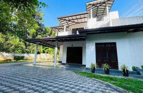 Kamburugamuwa House | Hamilton Mirissa