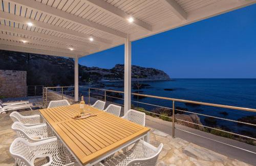 Stegna Villa | Hamilton Sea Front Villa