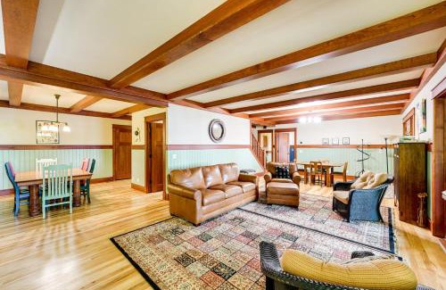 Free Soil House | Hamlin Lake Retreat Spacious Stay for Groups!