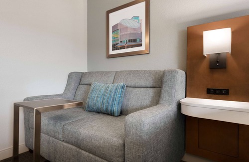 Appleton Hotel | Hampton Inn Appleton-Fox River Mall Area