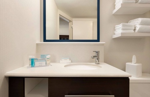 Appleton Hotel | Hampton Inn Appleton-Fox River Mall Area