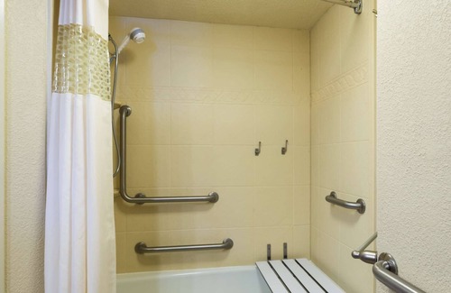 Highlands - Perkins Hotel | Hampton Inn Baton Rouge - I-10 & College Dr.