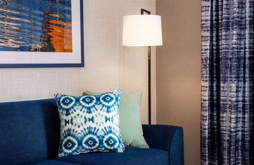 D Street - West Broadway Hotel | Hampton Inn Boston Seaport District