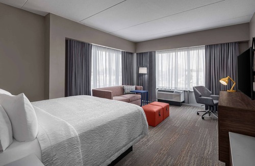 Woburn Hotel | Hampton Inn Boston Woburn