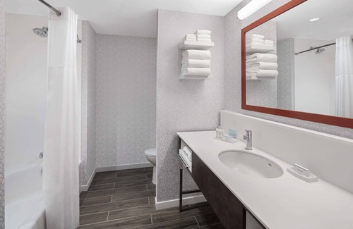 Woburn Hotel | Hampton Inn Boston Woburn